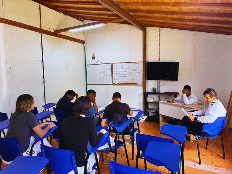 Sesión teórica en aula para jefes de área